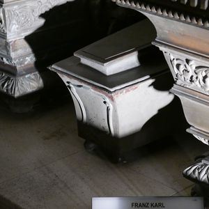 Photograph of the sarcophagus of an unnamed archduke (1840–1840).