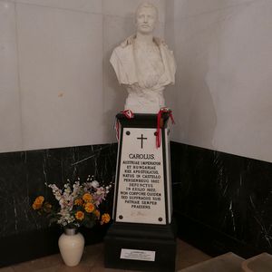 Foto der Gedenkbüste des Kaiser Karl I. in der Gruftkapelle.